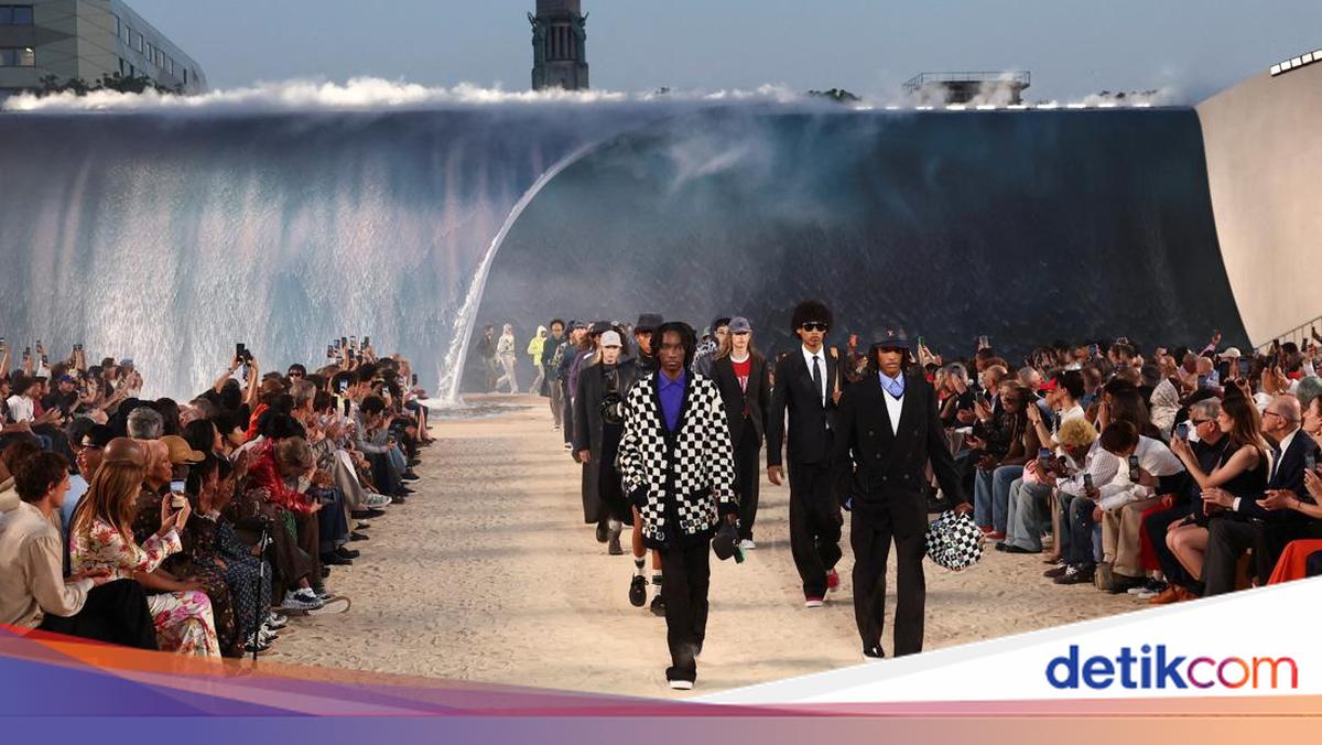 Pharrell Bawa Nuansa Pantai ke Runway Louis Vuitton di Paris