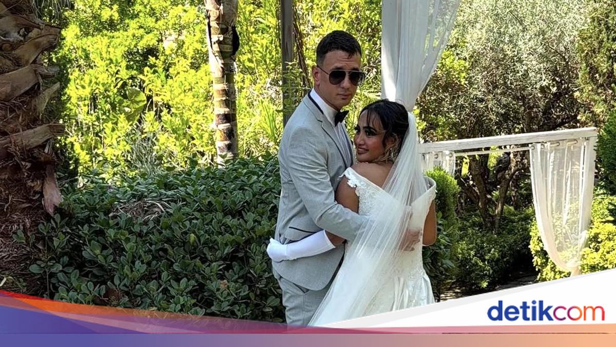 Mesra! Lina Mukherjee Makan Masakan Rumahan hingga Dinner Bareng Suami