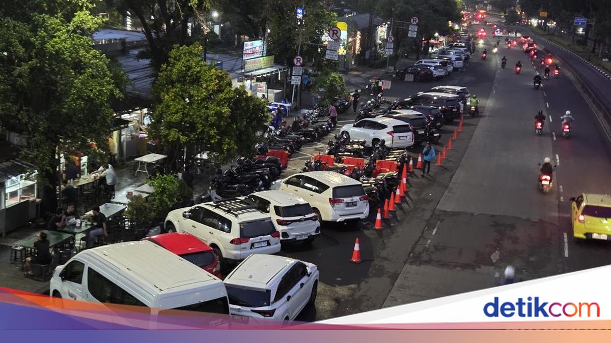 Parkir on the Street Diterapkan di Cawang, Masih Makan 2 Lajur Jalan