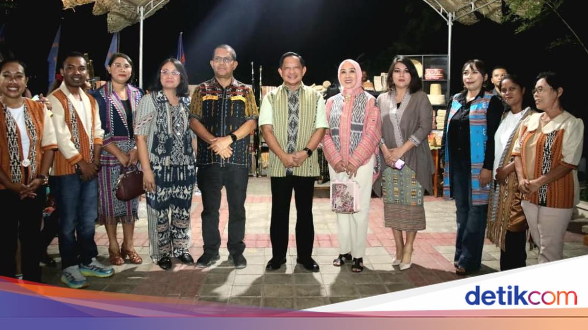 Mendagri Sebut Parade Tenun Belu Jaga Warisan Budaya-Gerakkan Ekonomi