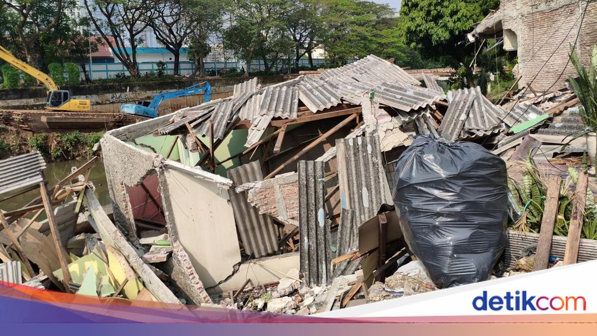 Rumah yang Ambruk di Pinggir Kali Benhil Sudah Miring Seminggu Sebelum Longsor