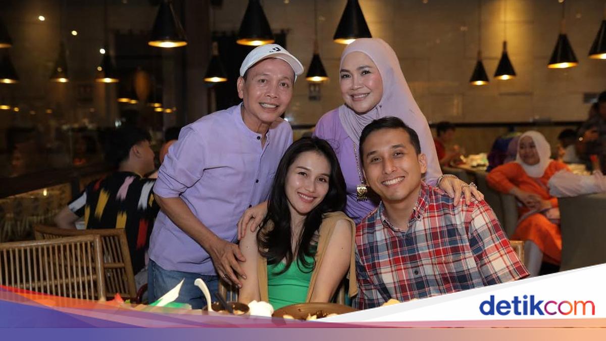 Kevin Bikin Ayu Ting Ting Senyum Terus