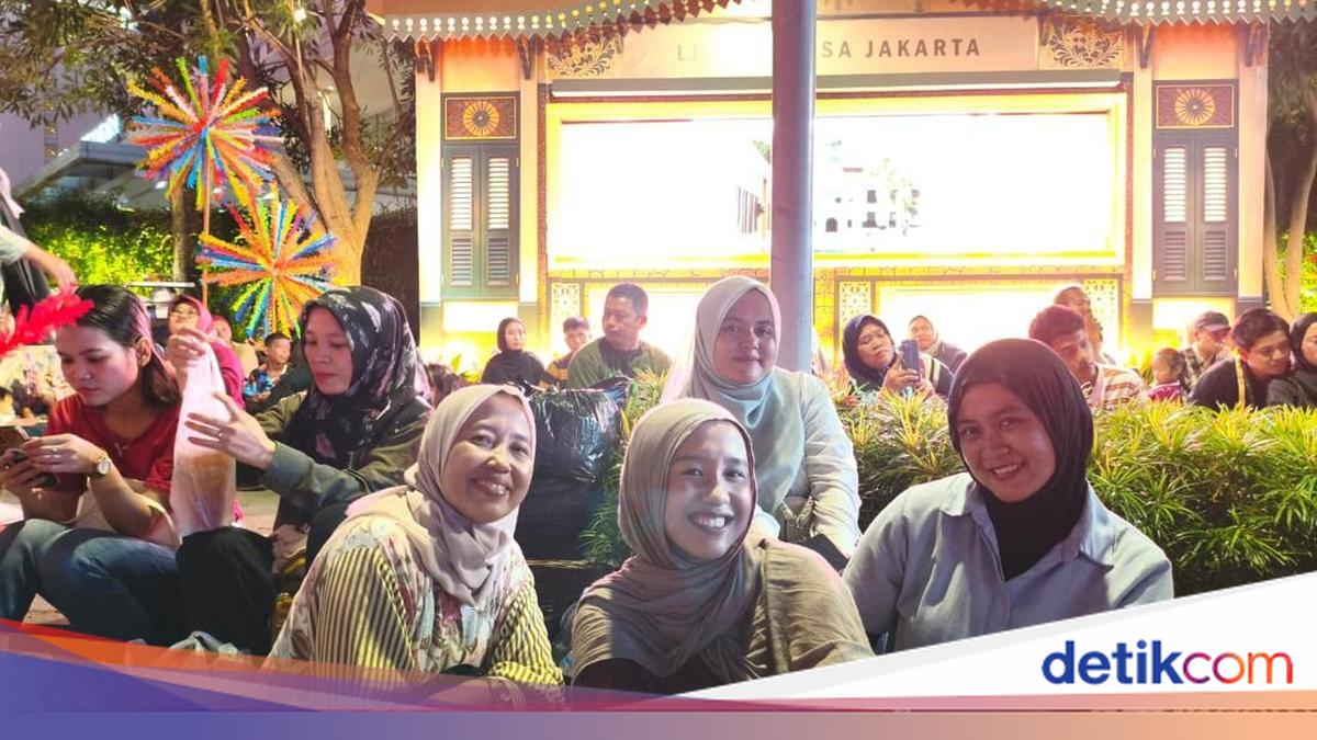 Warga Jaktim Ini Rela Ngemper Ikut Ramaikan HUT DKI ke-499 di Bundaran HI
