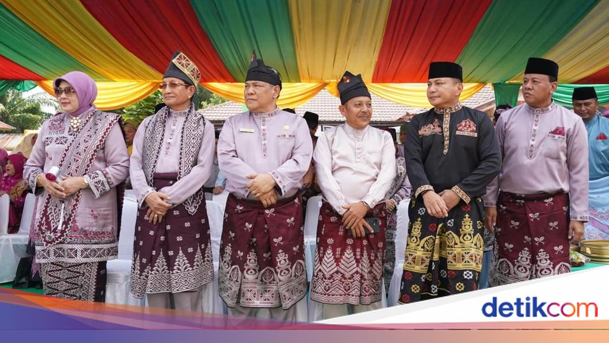 Menag Buka MTQ Riau ke-44 di Kuansing, Kapolda dan Gubernur Hadir Dibuka Menag, Kapolda-Gubernur Riau Hadiri Pawai Ta'aruf MTQ di Kuansing