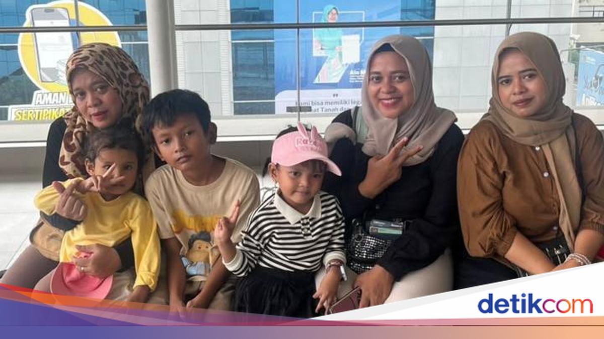 Senangnya Warga Tangsel Naik MRT-TransJ Tarif Rp 1 saat HUT Jakarta
