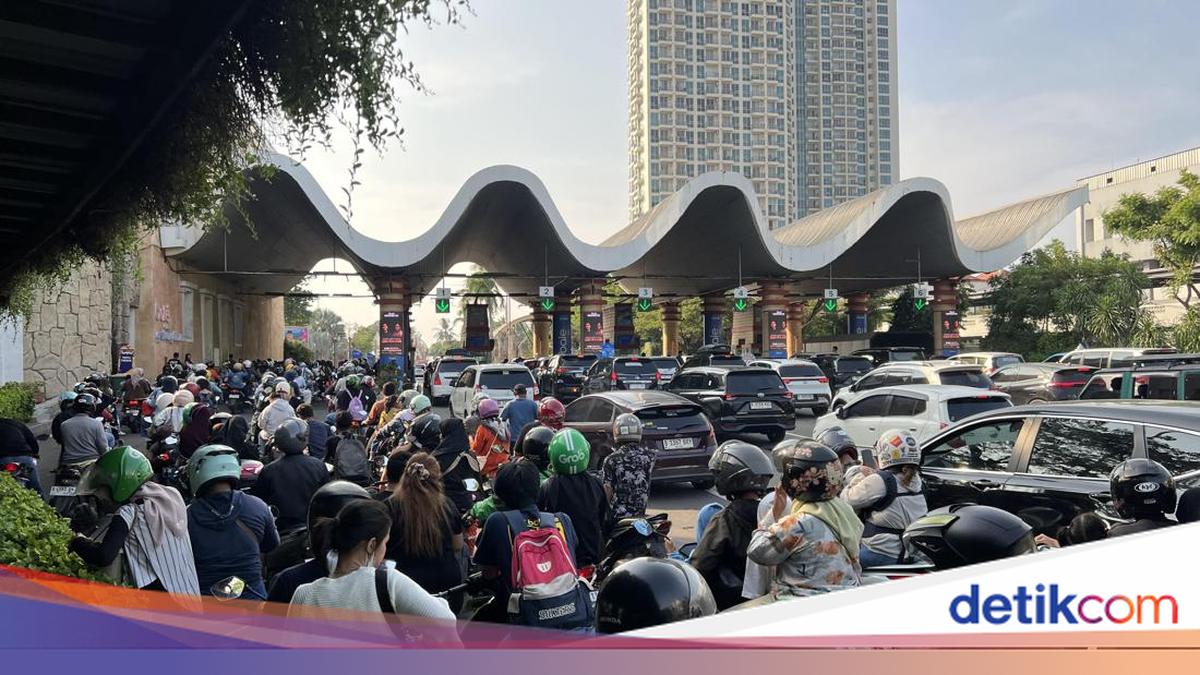 Ada Tiket Gratis HUT DKI, Antrean Pengunjung di Ancol Mengular