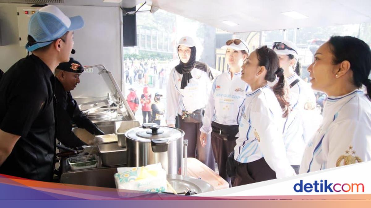 Sambut HUT Bhayangkara, Polda Metro Bareng Chef Asal Jepang Masak Nasgor di CFD