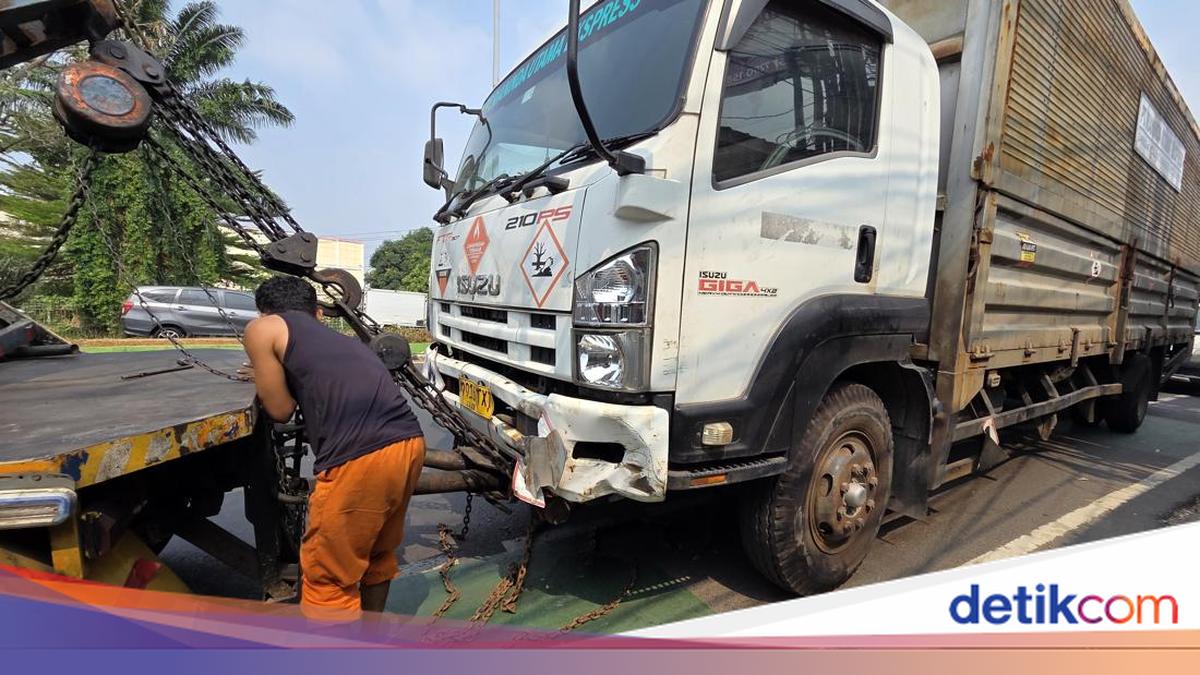 Penampakan Truk Kecelakaan Maut di Lampu Merah Bekasi