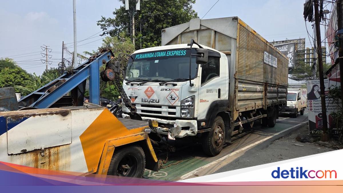 6 Fakta Ngeri Truk Seruduk Motor hingga Jatuh Korban Jiwa di Bekasi