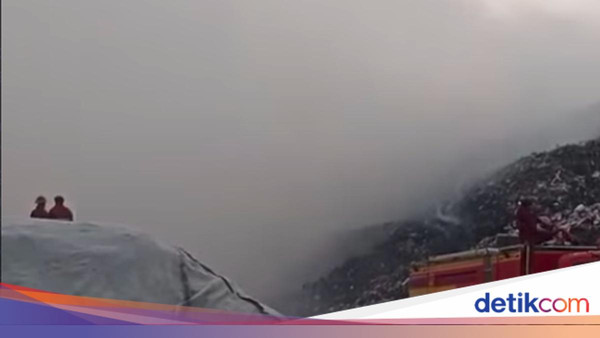 DLHK Imbau Warga Sekitar TPA Jatiwaringin Mengungsi Hindari Asap Kebakaran