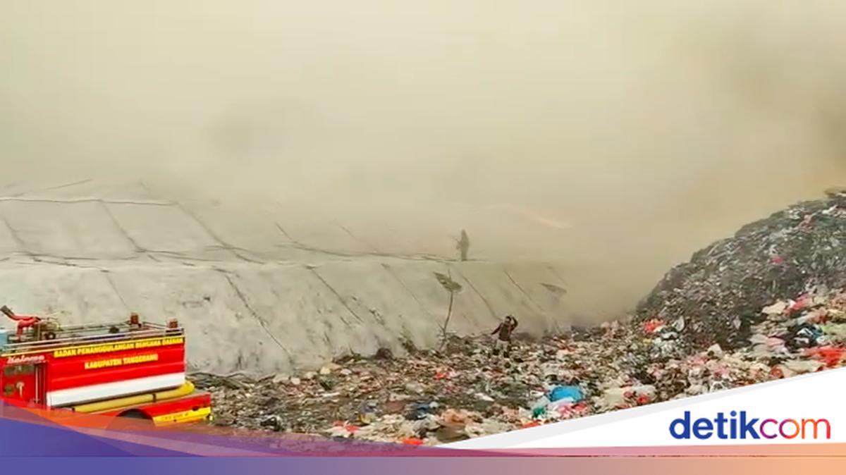 Sudah 8 Jam, Damkar Masih Upaya Padamkan Kebakaran TPA Jatiwaringin Tangerang