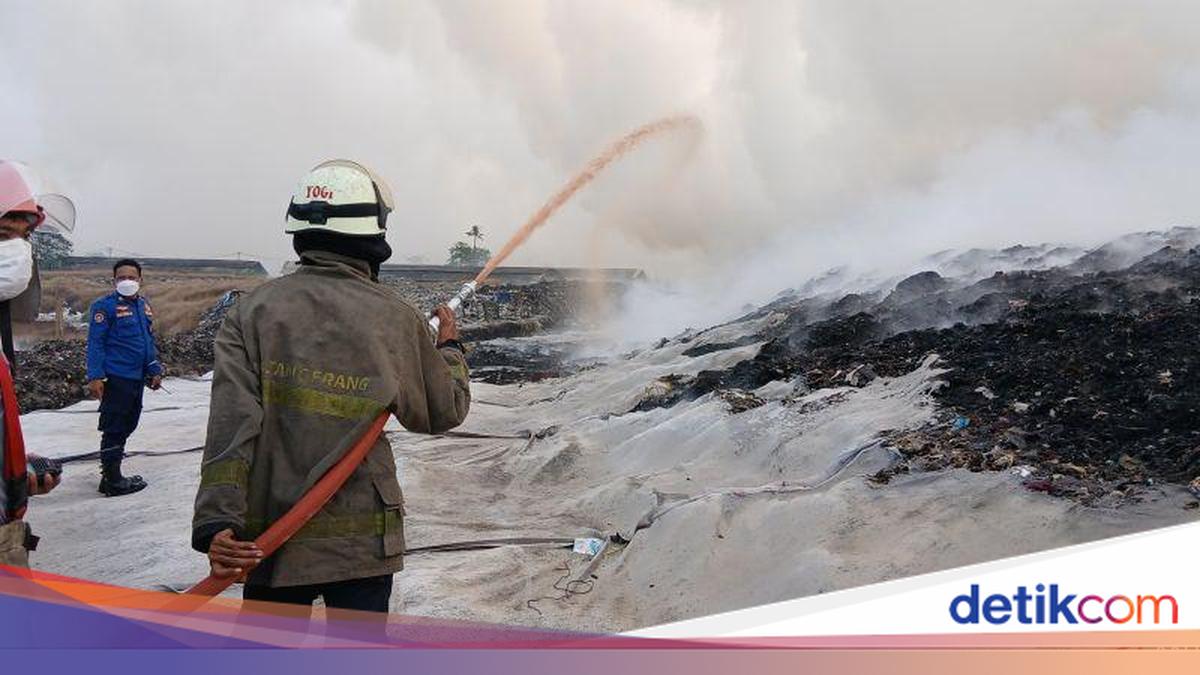 Kebakaran TPA Jatiwaringin Tangerang Meluas 2 Hektare Dipicu Angin Kencang