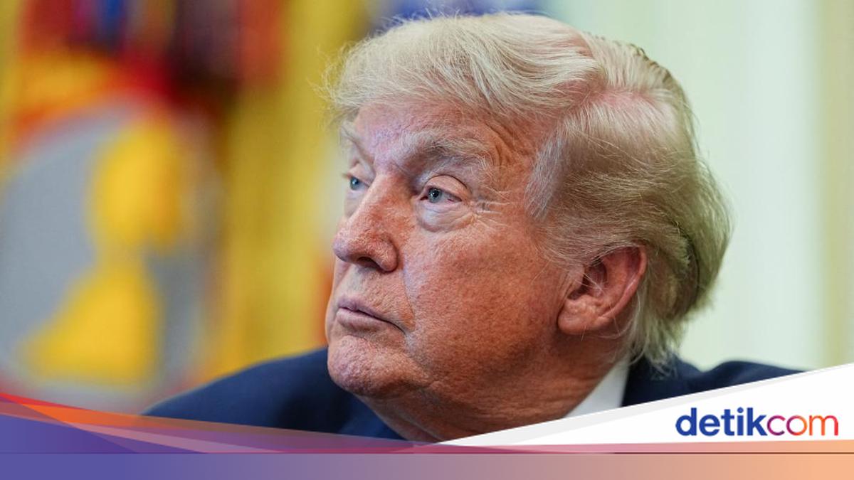 Trump Kaget dengan Ribuan Orang Hadiri Pemakaman Khamenei, Ini Faktanya