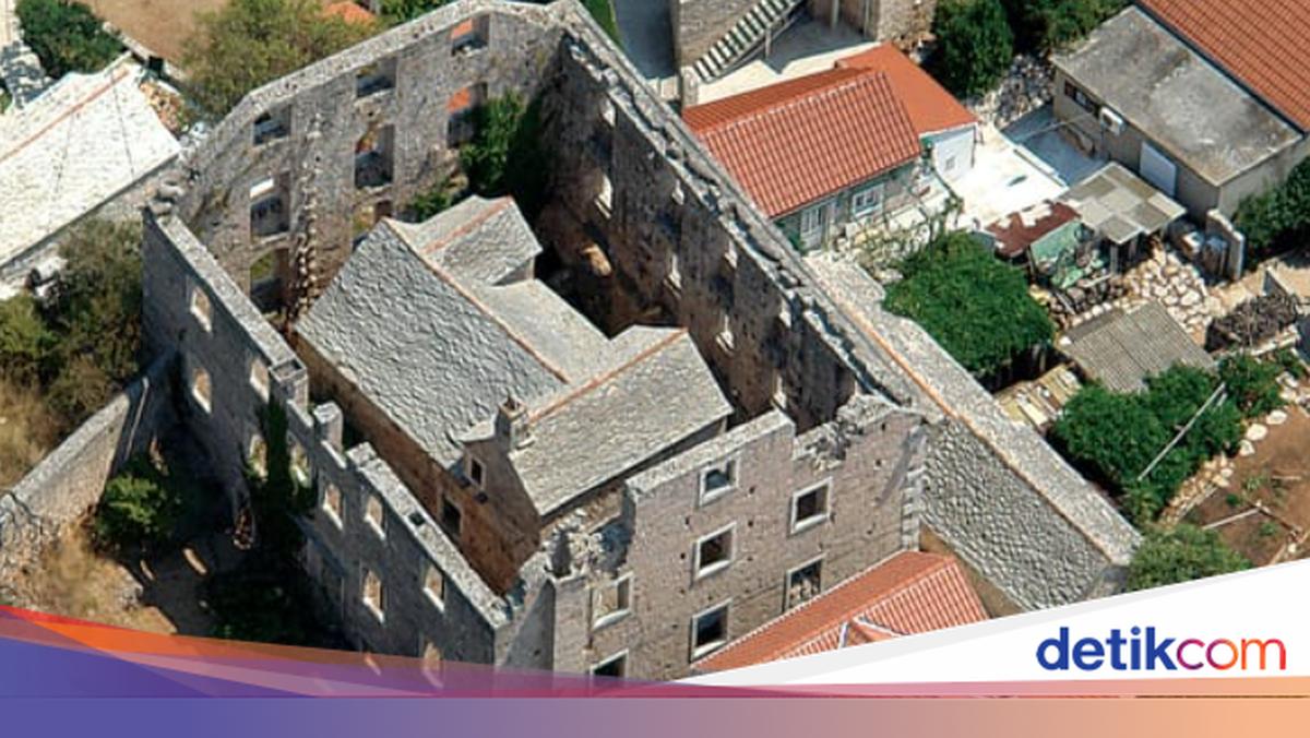 Misteri Rumah Kecil Terperangkap di Istana Mangkrak di Pulau Brac Kroasia