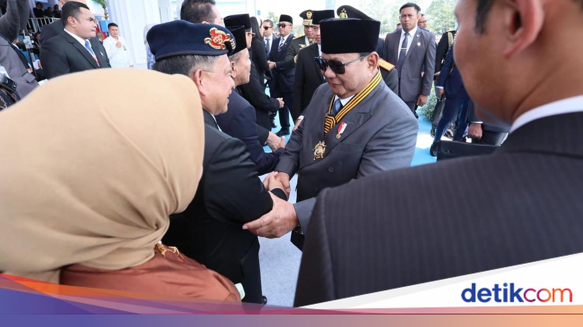 Mendagri Tito Hadiri Upacara HUT Bhayangkara Ke-80 di Bogor