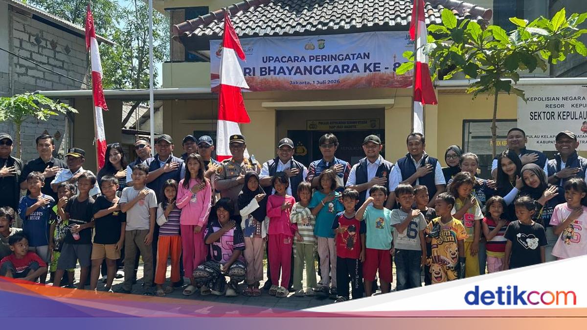 Semangatnya Warga Ikuti Peringatan Hari Bhayangkara Ke-80 di Pulau Kelapa