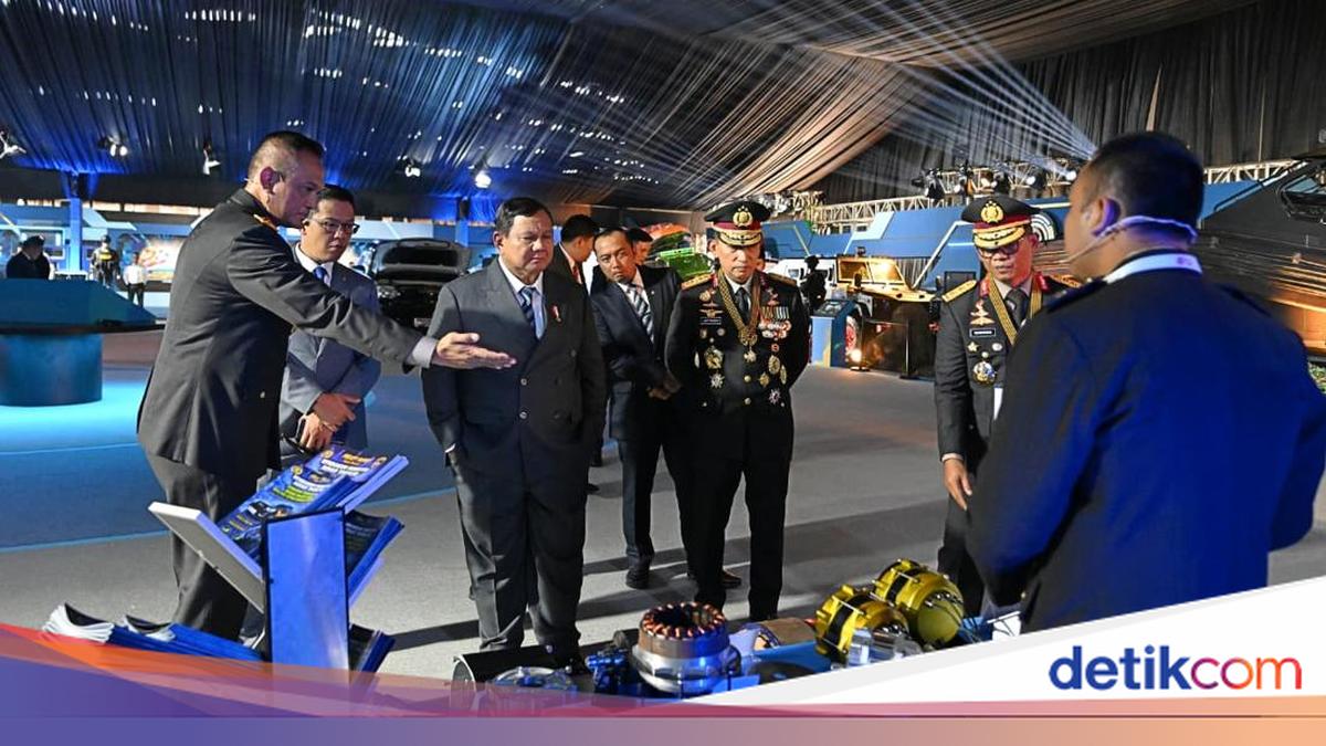 Prabowo-Kapolri Tinjau Pameran Bhayangkara, Cek Inovasi Buatan Anak Bangsa