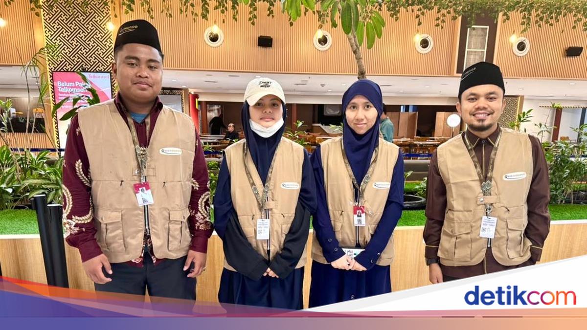Andre Rosiade Berangkatkan 3 Hafiz dan Guru SMAN 1 Padang Tunaikan Umrah