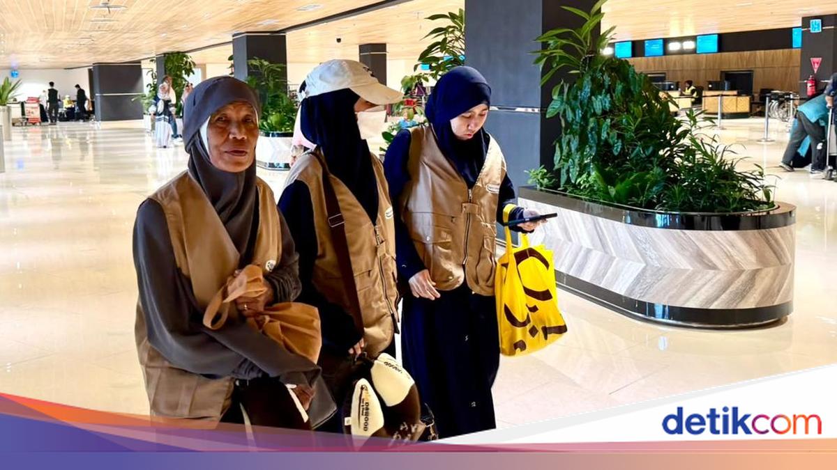 Andre Rosiade Berangkatkan Penarik Becak Sampah Umrah ke Tanah Suci