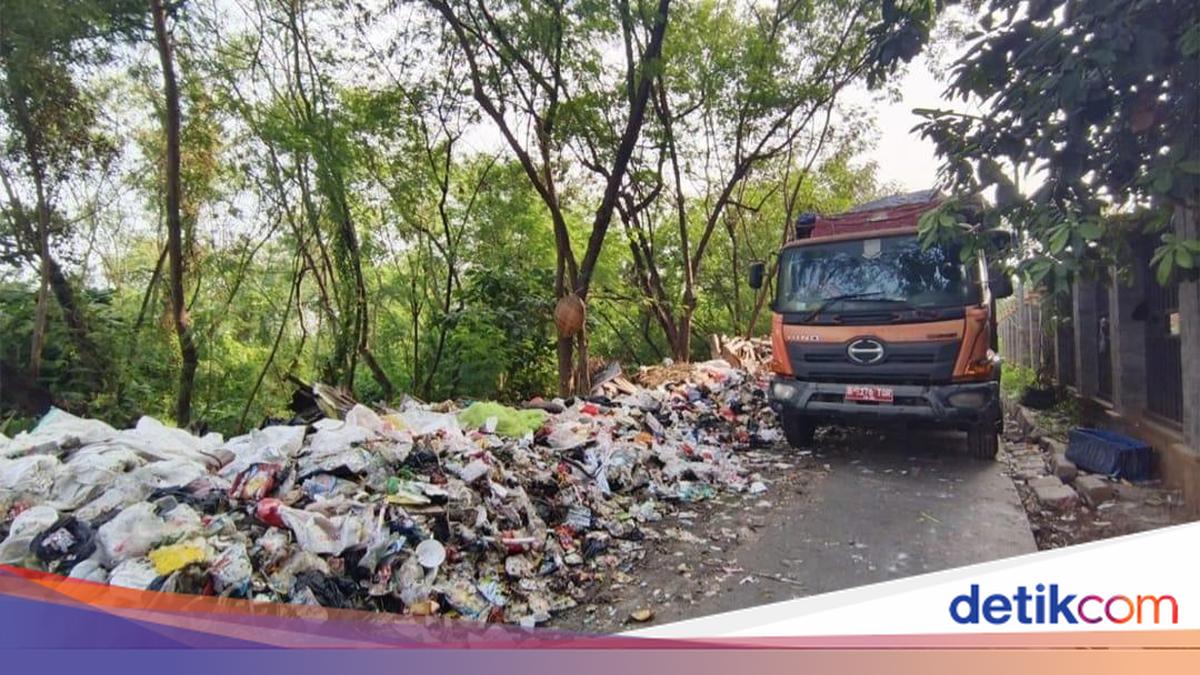 Viral Lautan Sampah di Pinggir Jalan Cakung Jaktim, Kini Sudah Dibersihkan