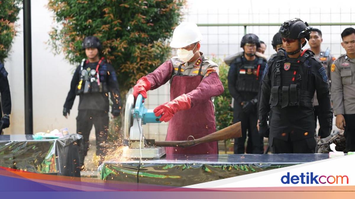 Kapolda Sumsel Pimpin Pemusnahan 397 Pucuk Senpi Ilegal Hasil Barang Bukti