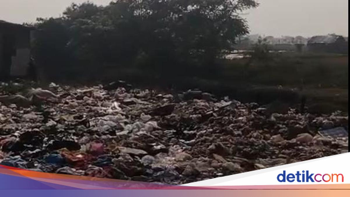 Kebakaran TPA Jatiwaringin Belum Padam Usai 4 Hari, Titik Api Berkurang