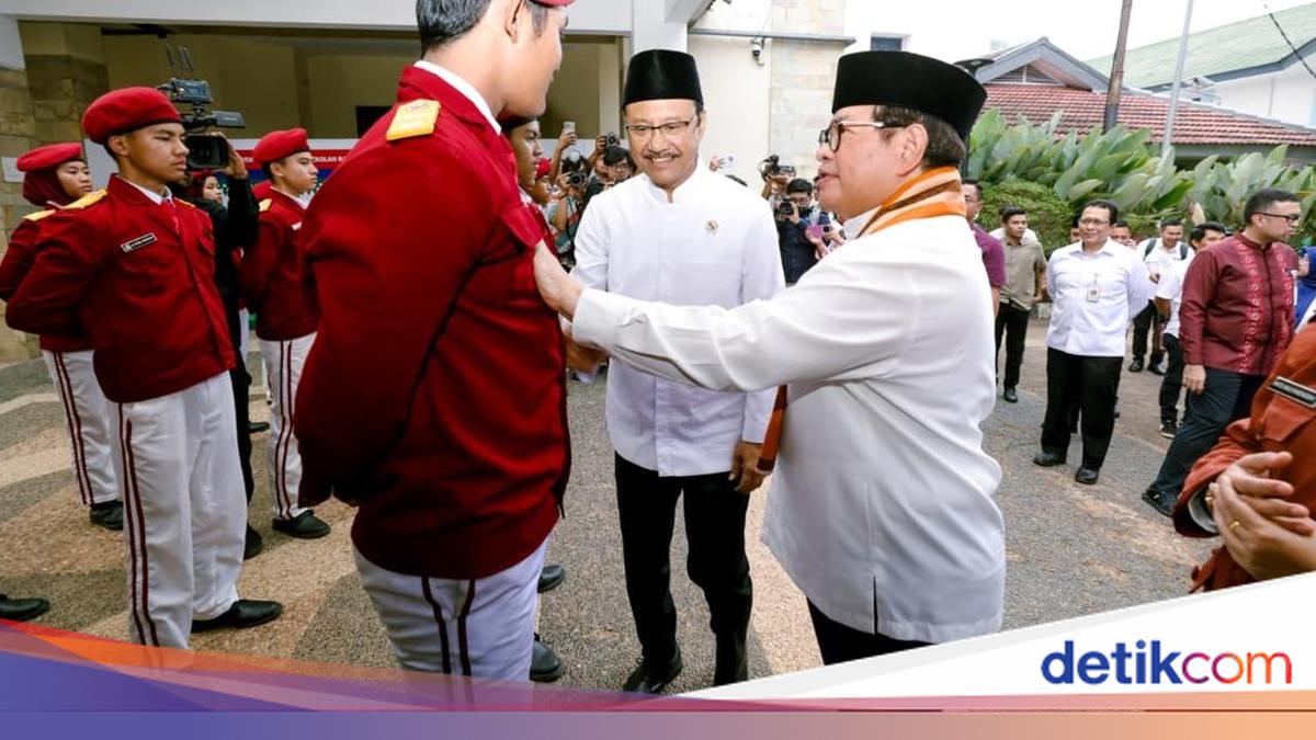 Momen Haru Pramono Teteskan Air Mata Saat Hadiri Open House Sekolah Rakyat: