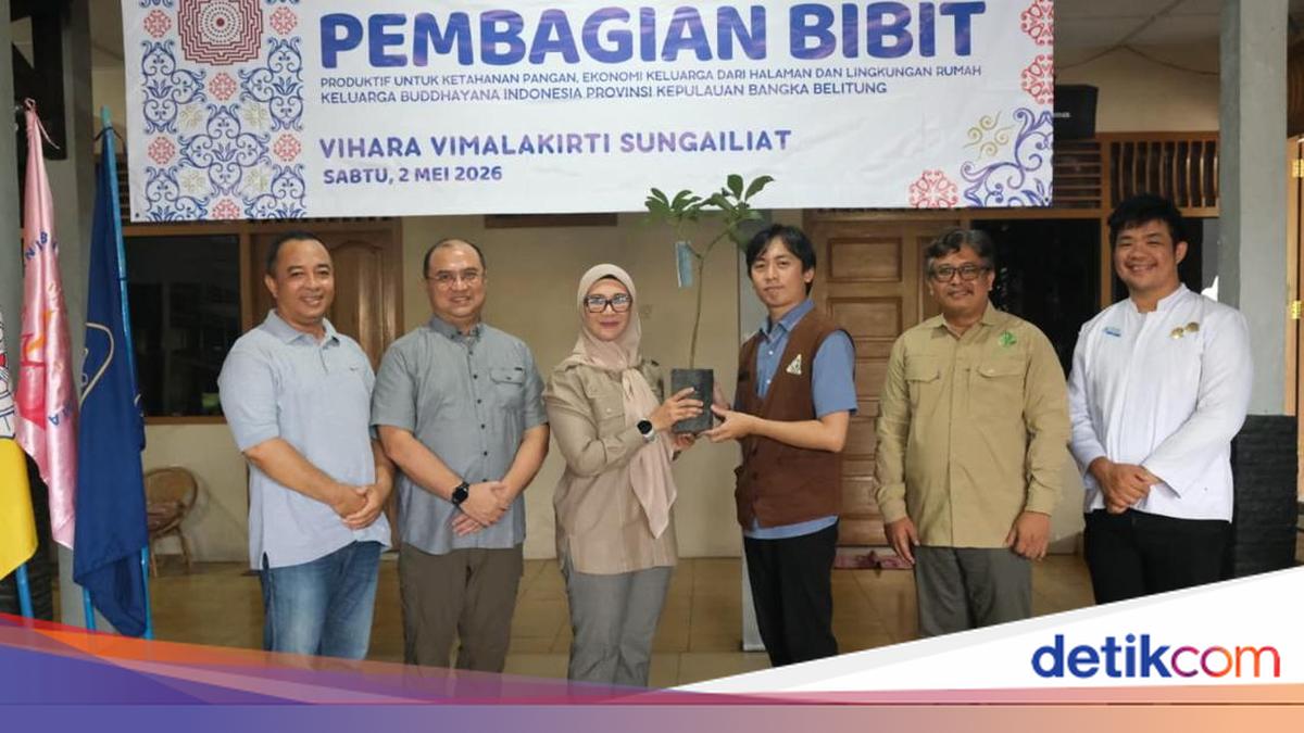 Politisi Gerindra Salurkan 5.000 Bibit Pohon & Pupuk ke Warga Sungailiat