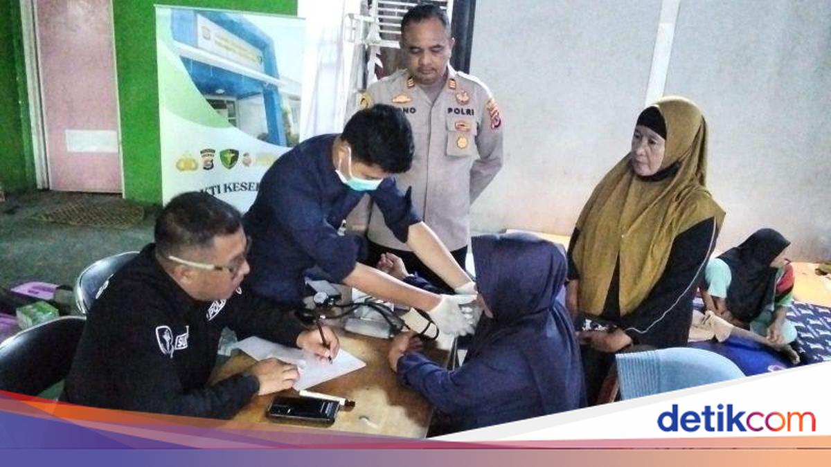 Dokkes Polri Periksa Kesehatan Warga Terdampak Kebakaran TPA Jatiwaringin