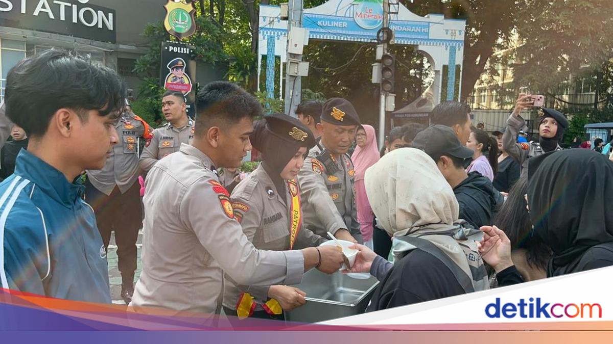 Hari Bhayangkara ke-80, Polda Metro Bagi-Bagi Makanan di Bundaran HI
