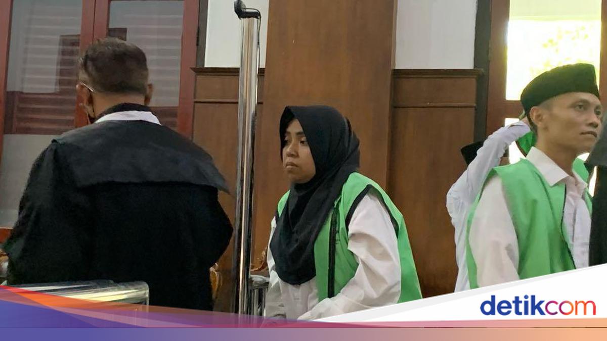 Detik-detik Wanita Surabaya Robohkan Rumah Dinas Rp 537 Juta Pakai Ekskavator
