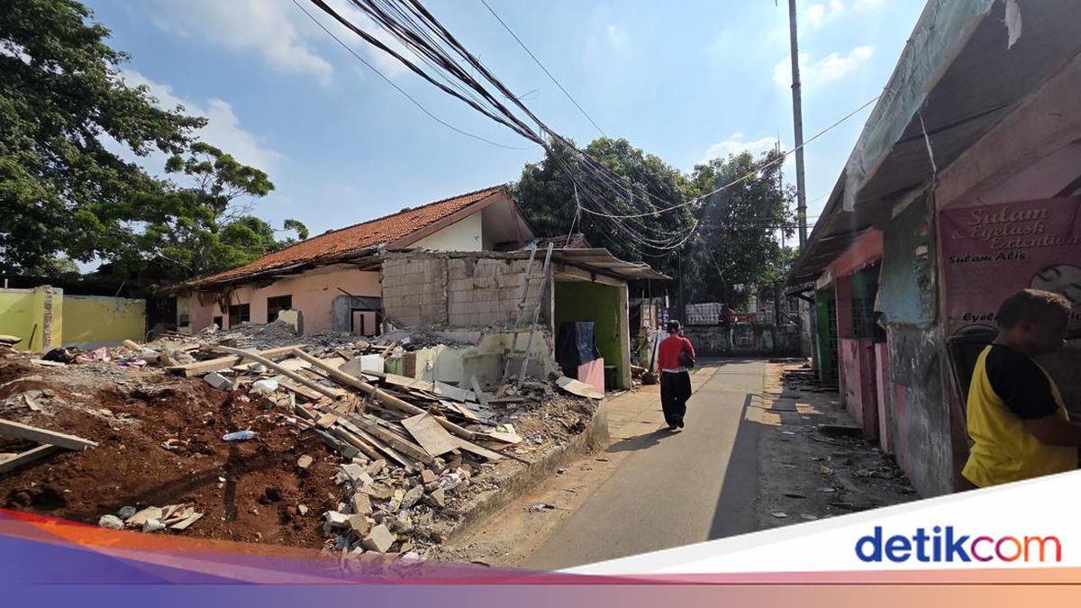 Kondisi Terkini Jalan Sejajar Rel Pasar Minggu yang Mau Dibereskan Pramono