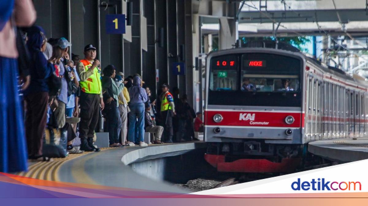 Pasutri Ribut gara-gara 'Pelakor' di KRL Diturunkan di Stasiun Bekasi Timur