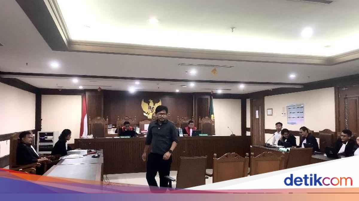 Ferry Irwandi Jadi Saksi Meringankan Terdakwa Kasus Timpa Teks Terkait Demo