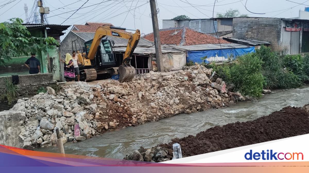Jembatan Rusak di Cipayung Depok Mulai Diperbaiki