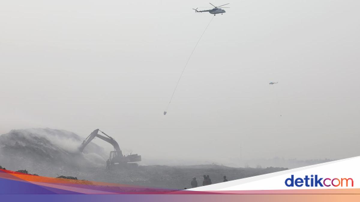 Baru 45% Kebakaran TPA Jatiwaringin yang Padam, Asap Masih Mengepul