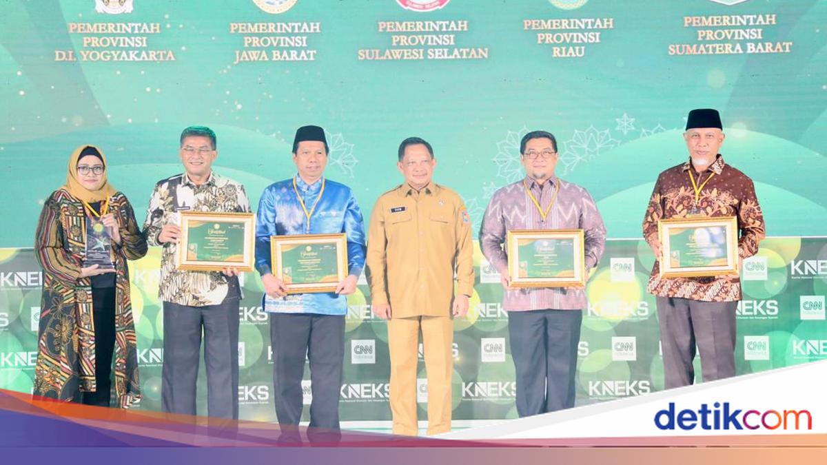 Tito Serahkan Adinata Syariah 2026, Pemda Didorong Kembangkan Industri Halal