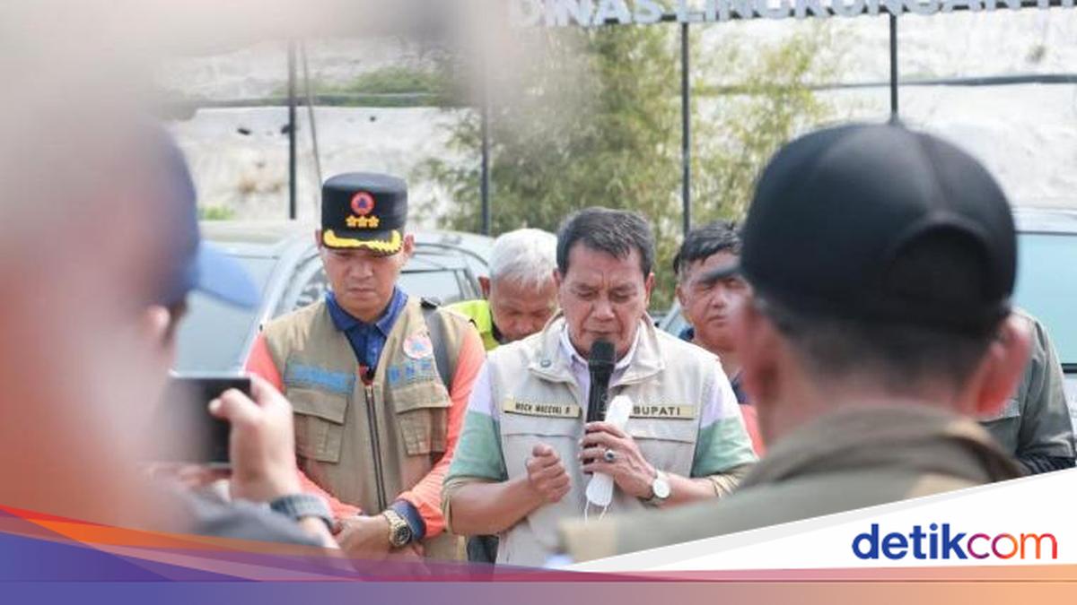 9 Hari TPA Jatiwaringin Belum Padam, Petugas Doa Bersama dan Salat Minta Hujan