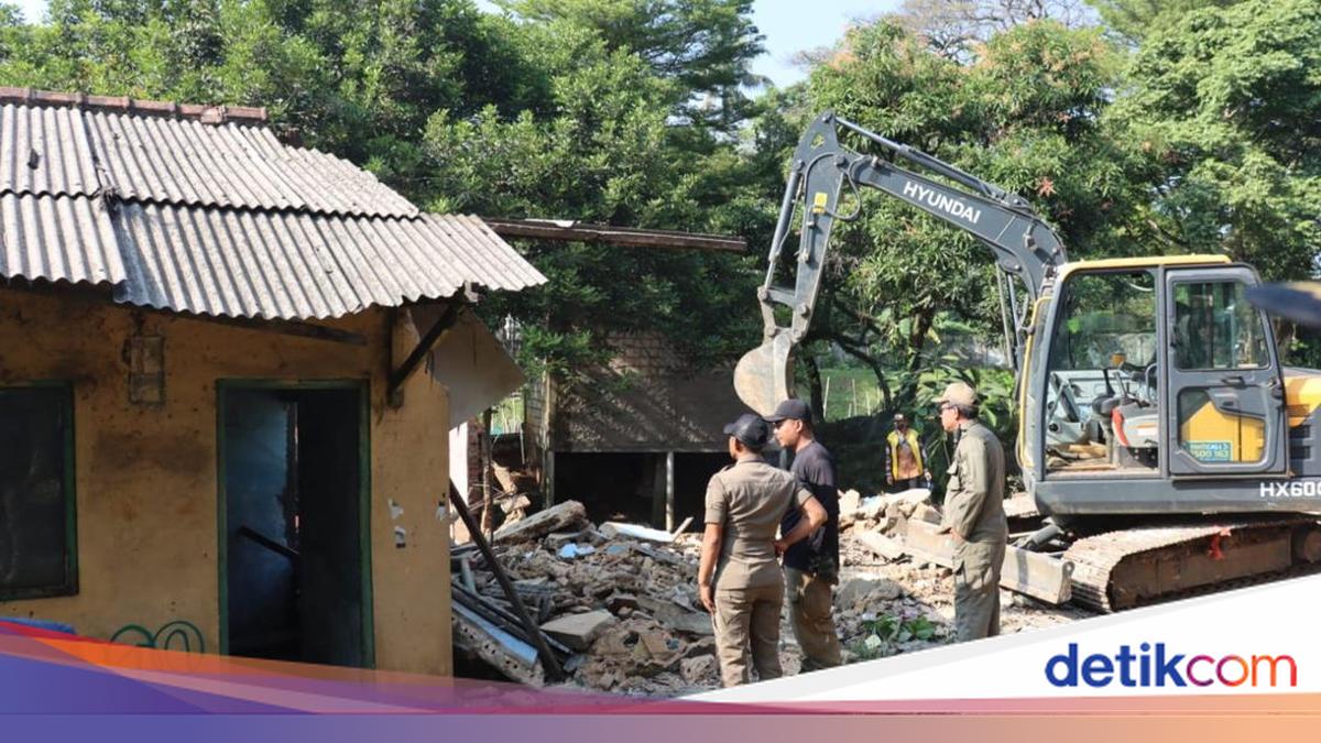 103 Bangunan Liar Picu Banjir di Ciseeng Bogor Dibongkar Petugas