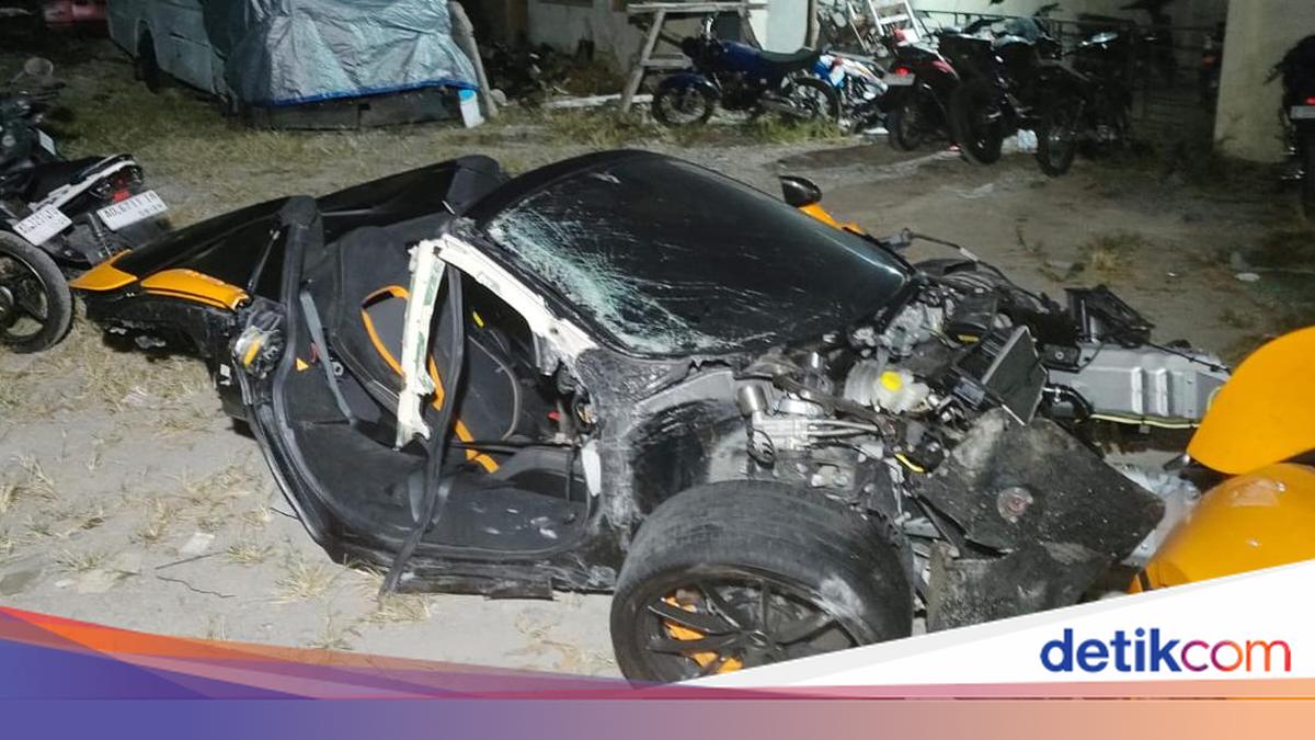 Kecelakaan McLaren di Solo-Wonogiri: Oleng, Aki Terlempar, Mobil Terbelah Dua