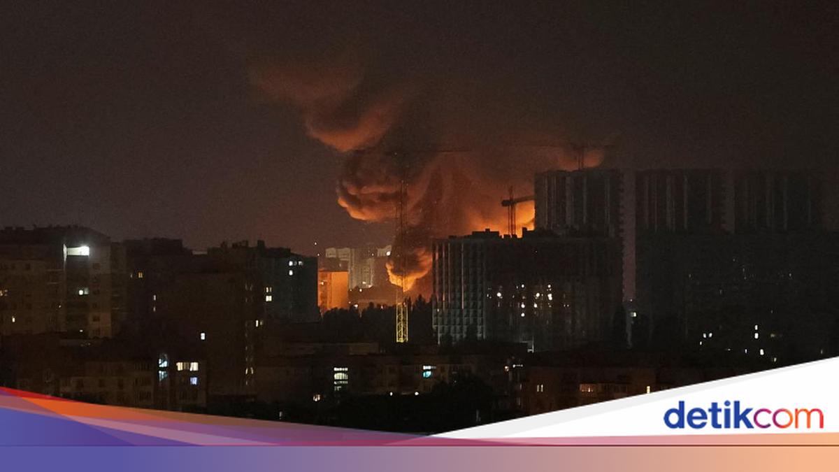 Penampakan Kyiv Porak-poranda Usai Serangan Rudal Rusia, 9 Tewas