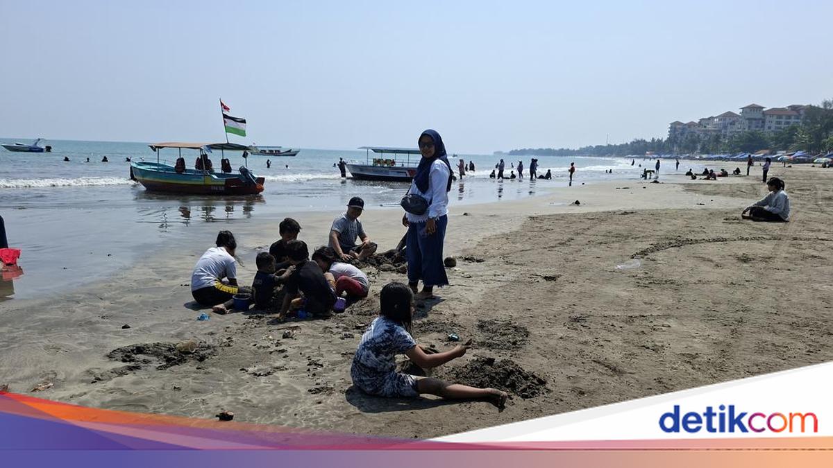 Gunung Anak Krakatau Sempat Erupsi, Anyer Masih Diminati Wisatawan