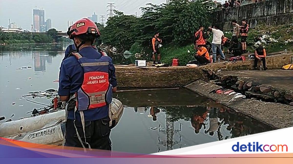Kaget Tiba-tiba Dikejar Orang, Pria Nyebur ke Kali Ciliwung