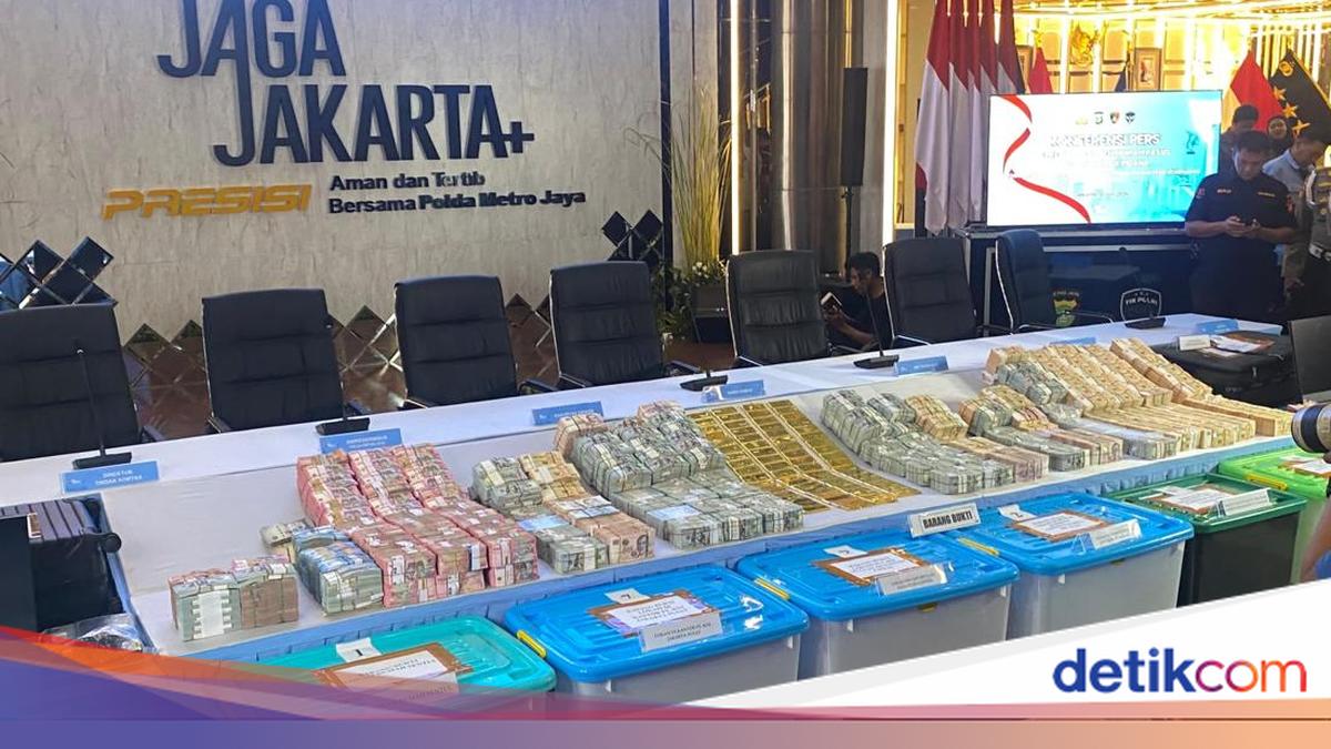 Polisi Pajang Tumpukan Emas dan Uang Dolar Hasil Geledah 3 Kasus Korupsi