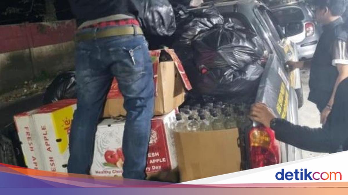 Api Razia Polisi Sita 1.134 Botol Miras Ilegal Saat Razia di Ciseeng Bogor