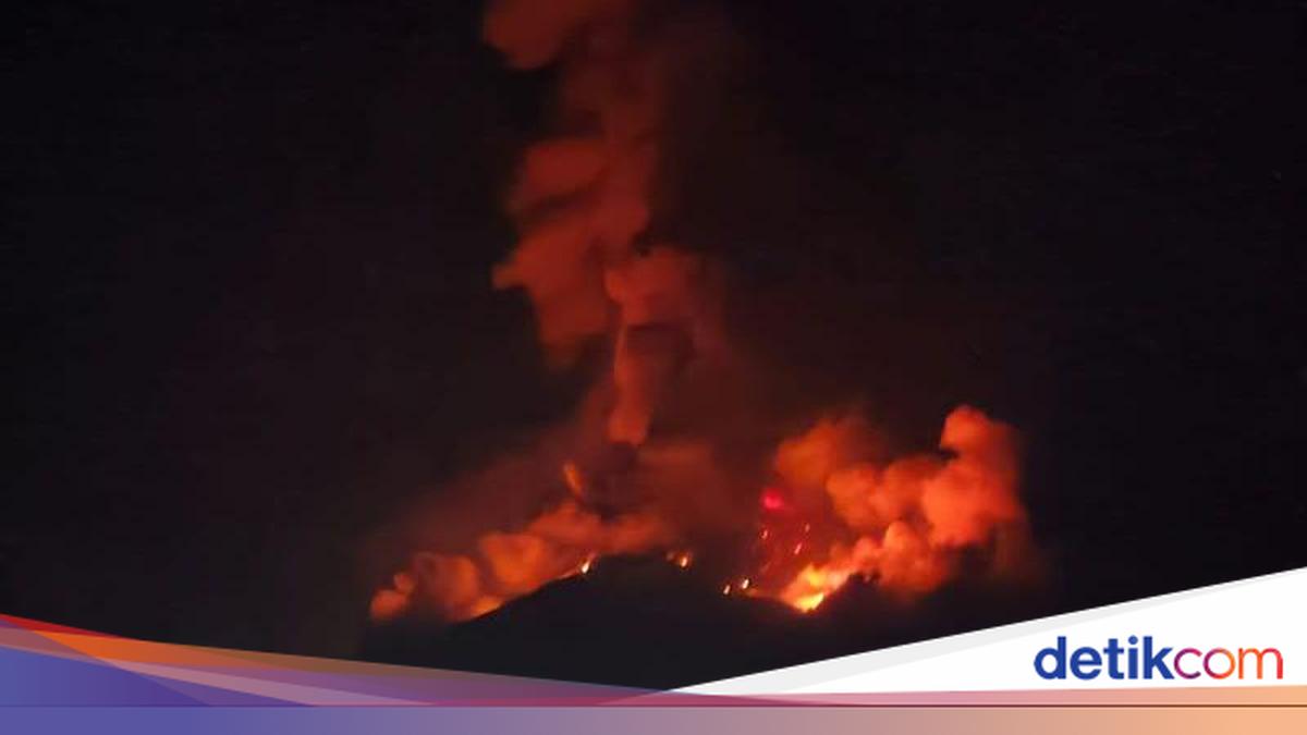 Gunung Karangetang Sulut Erupsi, Lontarkan Material Pijar