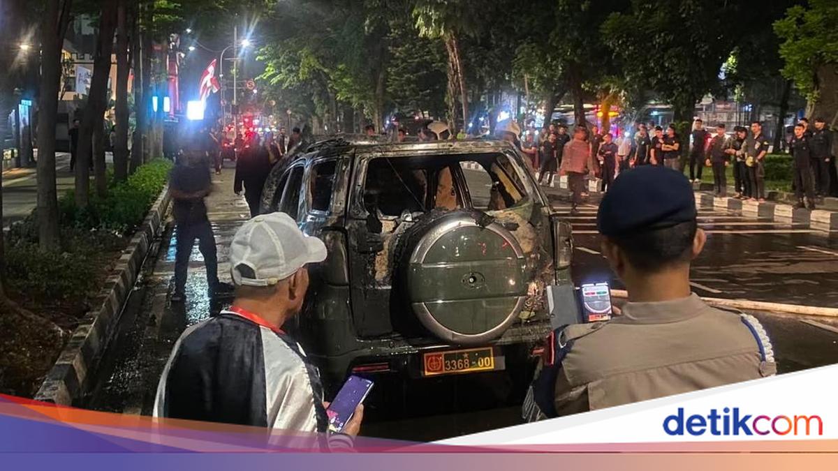 Mobil Pelat Dinas TNI Terbakar di Senen Jakpus, Diduga Akibat Korsleting