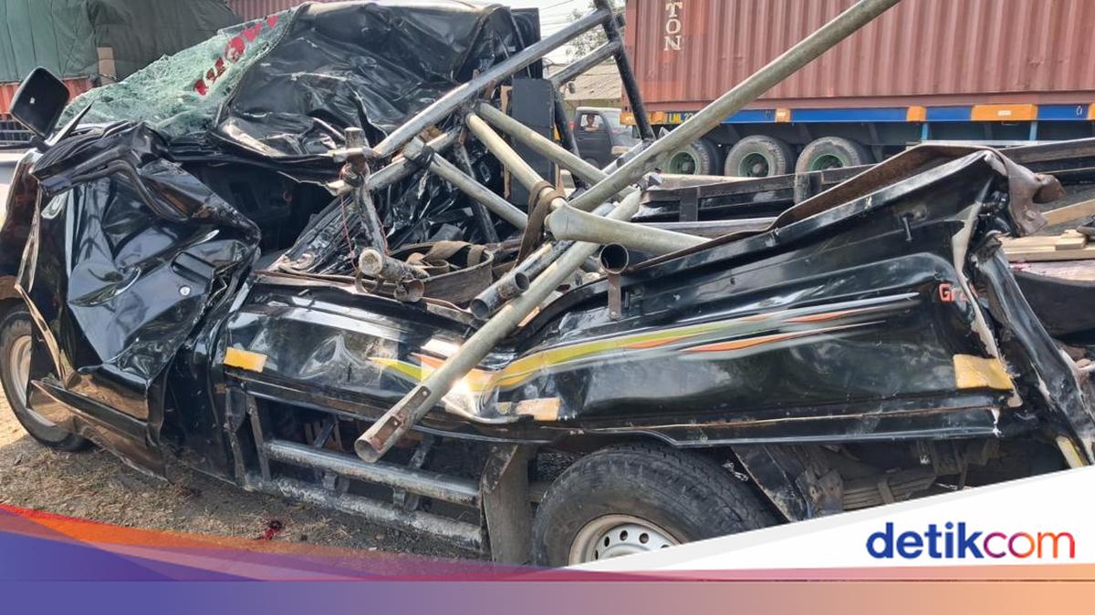 Kecelakaan Maut Pikap Angkut 17 Orang di Indramayu: Mobil Bak Terbuka Boleh Angkut Penumpang?