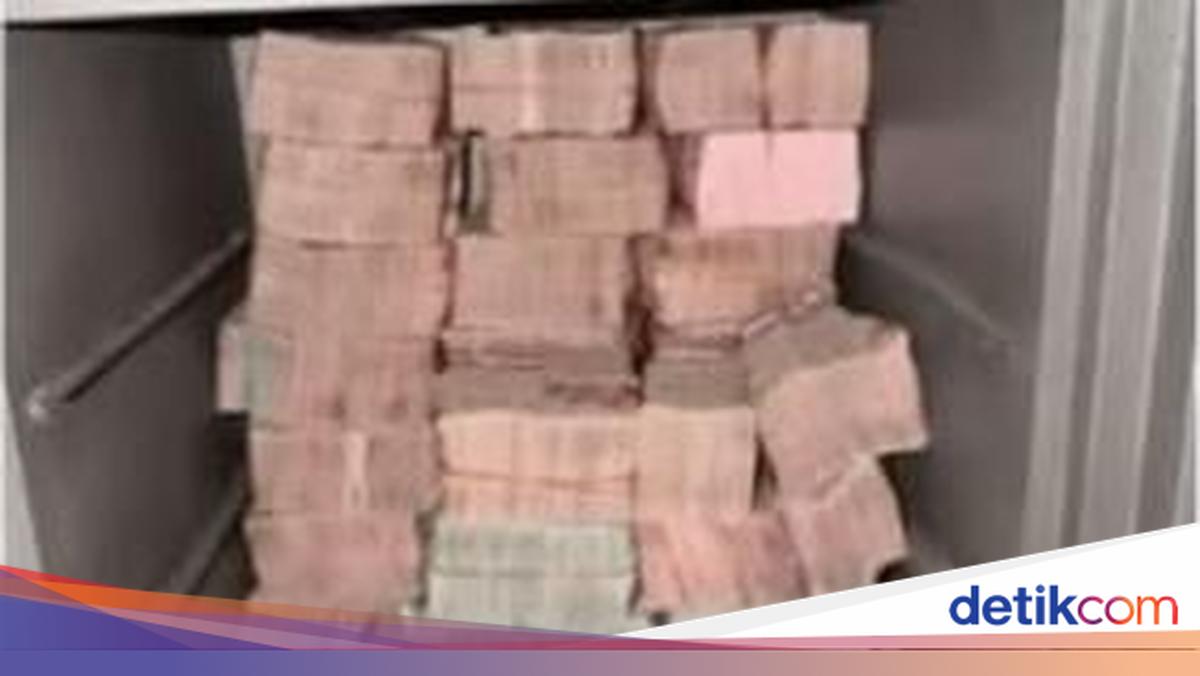Terungkap Brankas Bupati Sukoharjo Isi Gepokan Duit hingga Emas