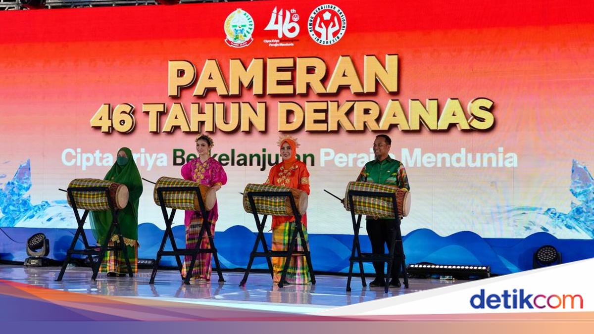 Kenakan Baju Adat Sulsel, Tri Tito Hadiri Syukuran 46 Tahun Dekranas